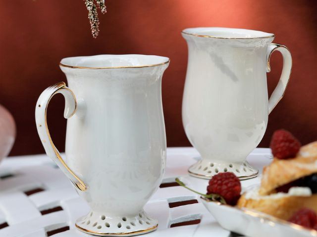 Eleganckie kubki porcelanowe ze złotem