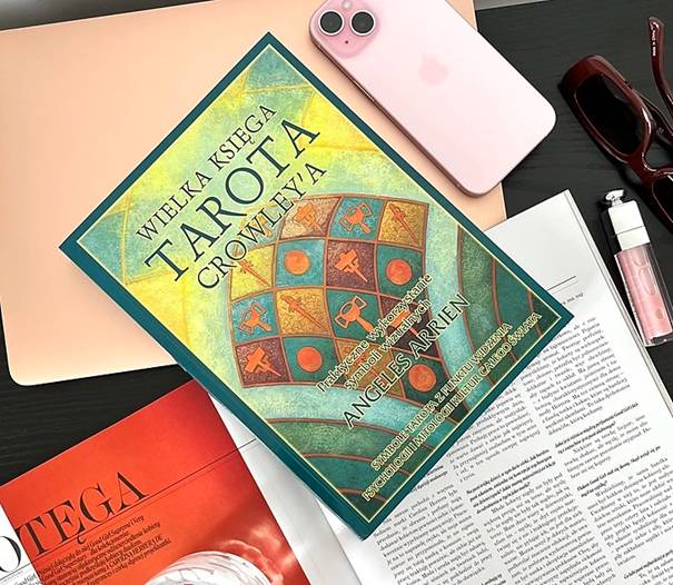 Literatura i narzędzia do wróżenia – jak Synergie Polska wspiera edukację…