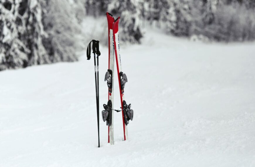 Czy droższe narty naprawdę jeżdżą lepiej? Fakty i mity o sprzęcie&hellip;